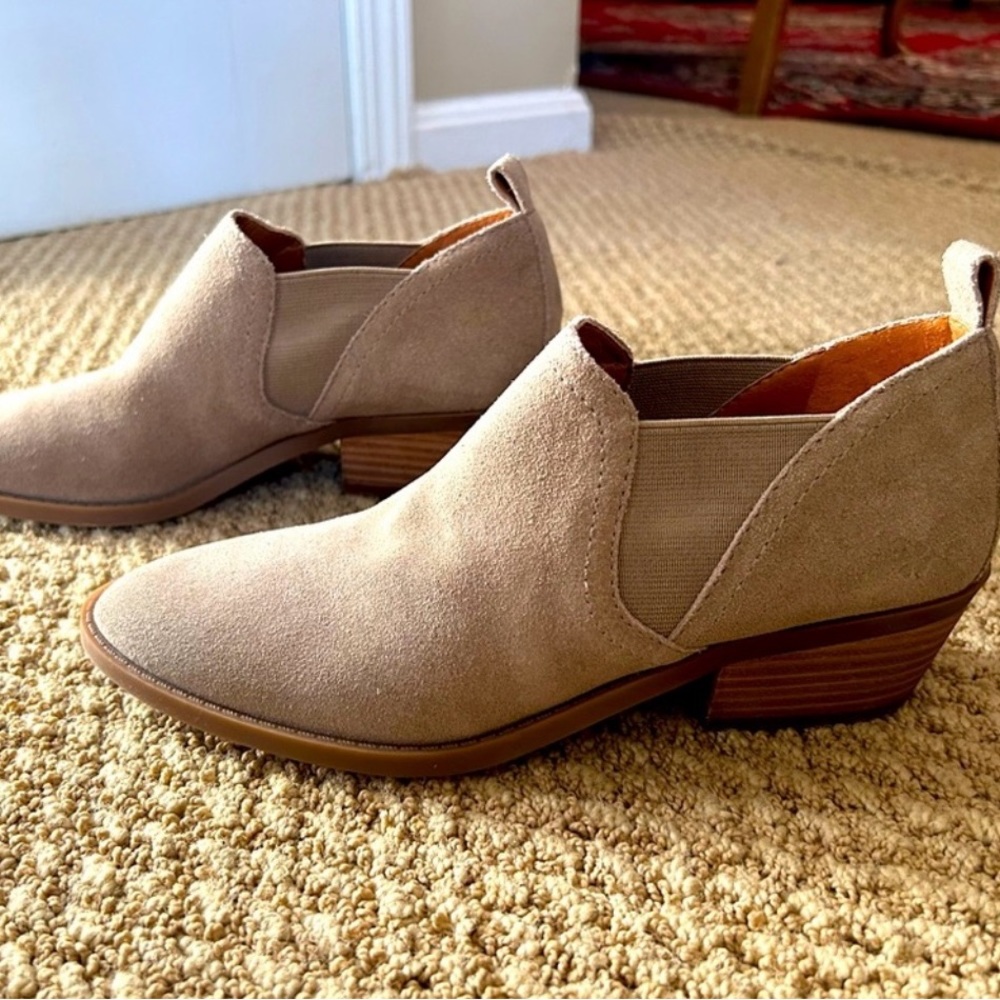 Lucky 🍀 Brand short boots - tan suede. So comfy!